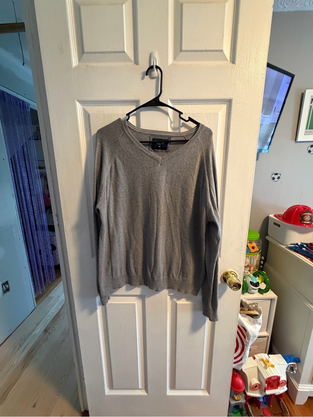 Mens Gray V‑Neck Sweater — Lightweight Everyday Knit